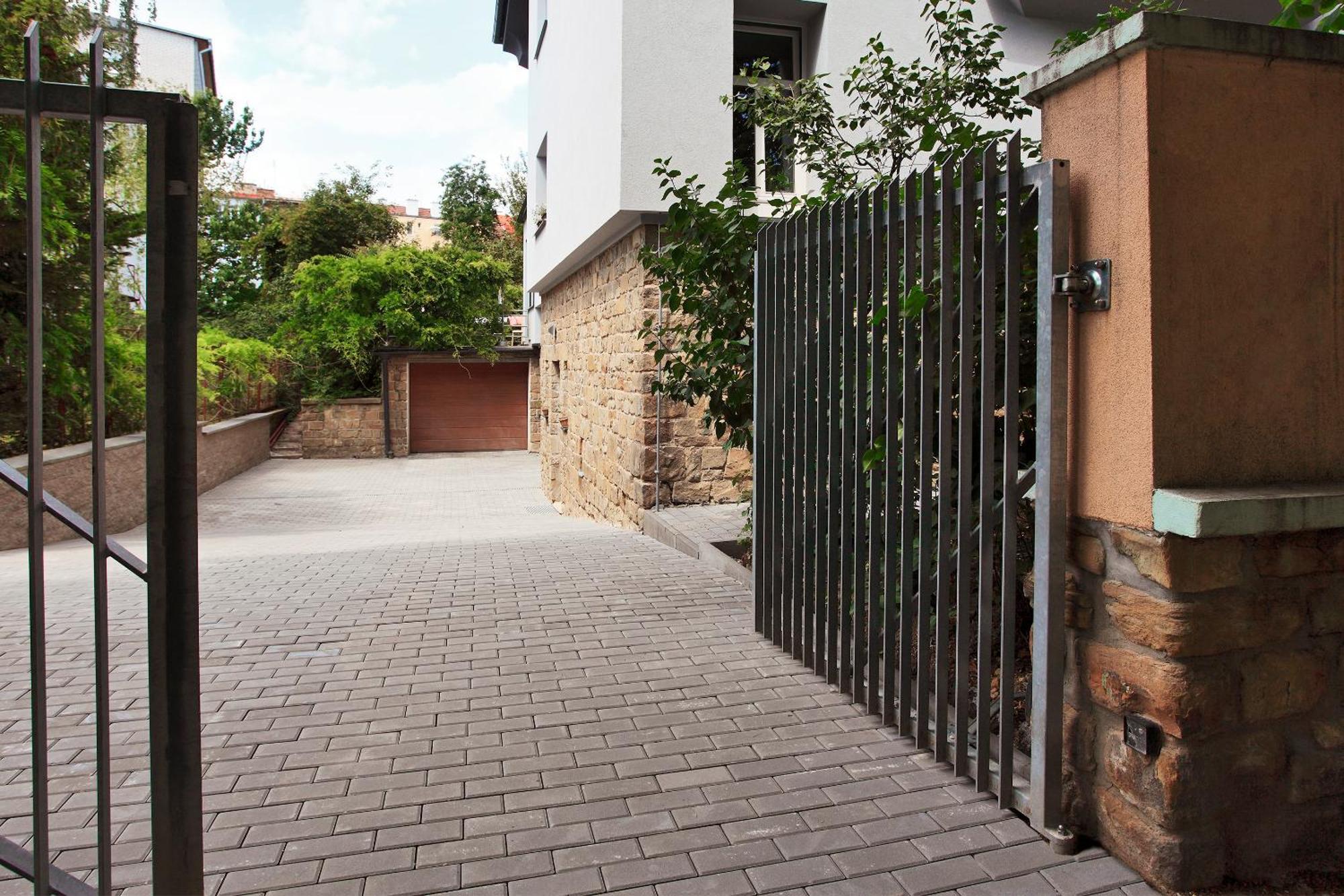 Villa Z - Apartment With Private Parking Brno Exterior foto